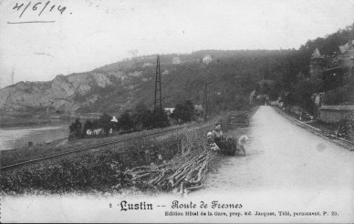 LUSTIN ROUTE DE FRESNES 1914.jpg